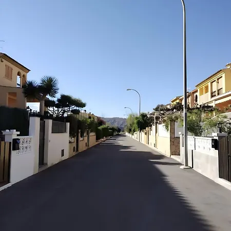 Holiday home Adosado Con Piscina Y Parking