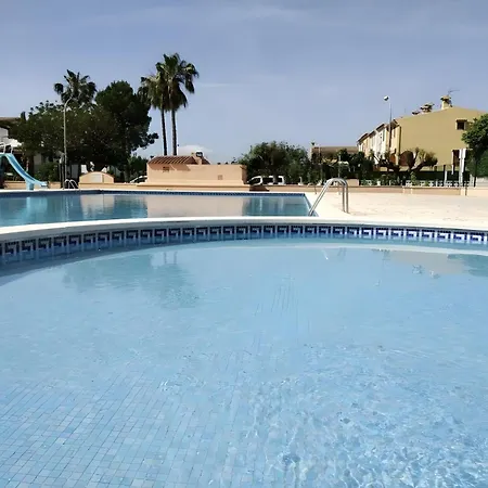 Adosado Con Piscina Y Parking بيت للعطل بينيكاسّين