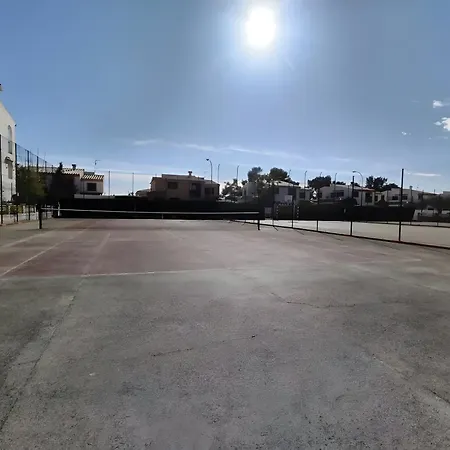 Adosado Con Piscina Y Parking بيت للعطل