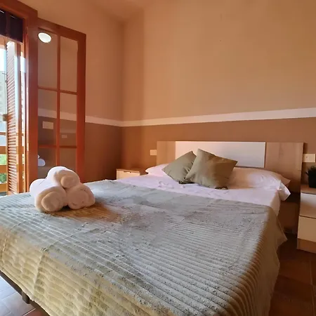 Adosado Con Piscina Y Parking بيت للعطل بينيكاسّين