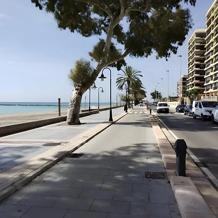 بيت للعطل Adosado Con Piscina Y Parking بينيكاسّين